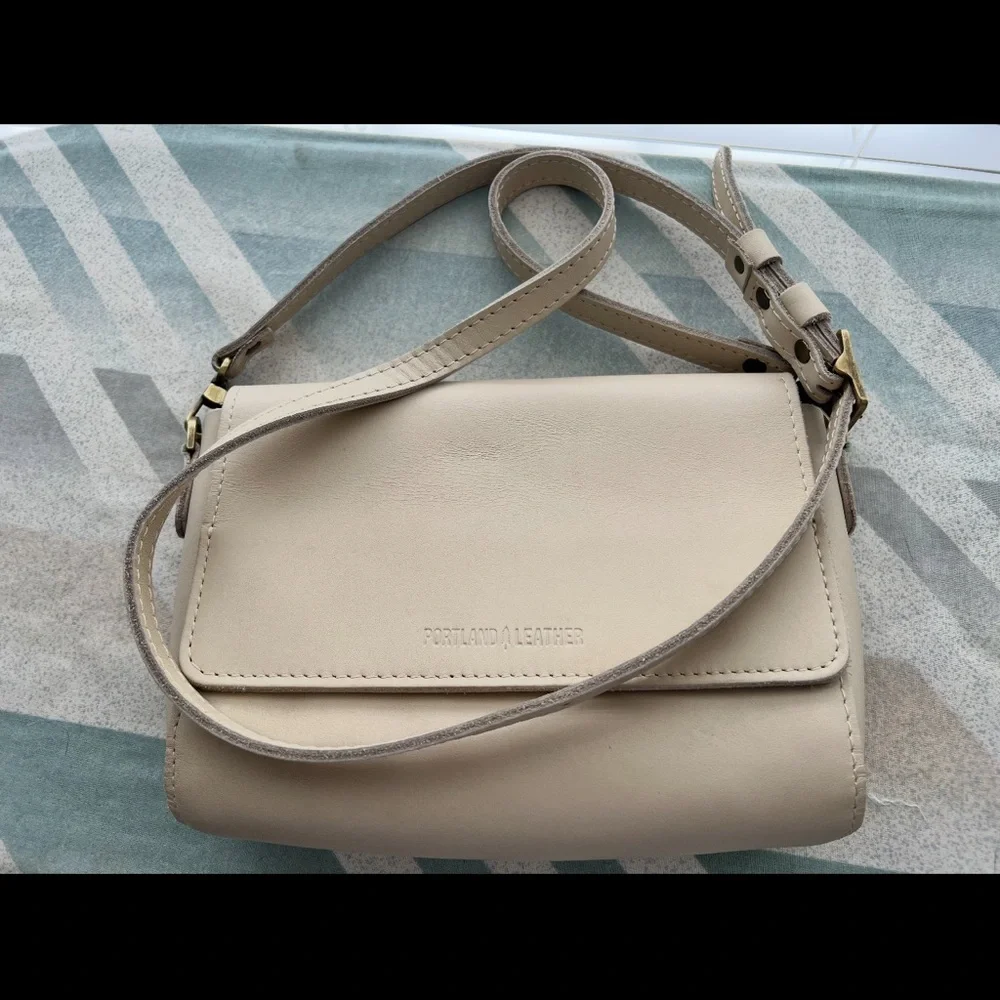 Portland Leather Cream Crossbody Bag with Adjustable Strap